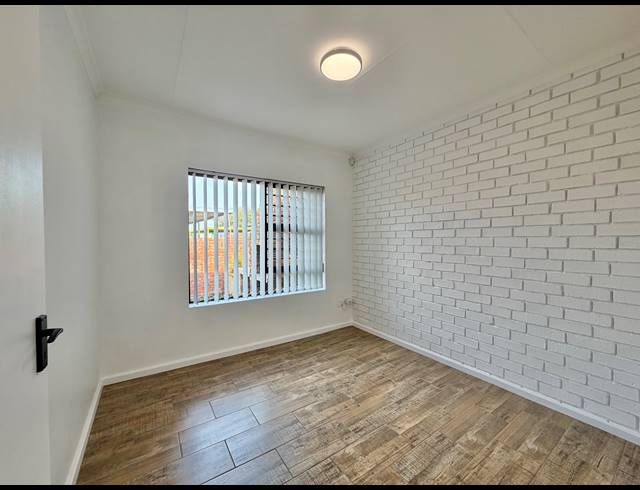 2 BEDROOM TOWNHOUSE FOR SALE IN JEFFREYS BAY CENTRAL